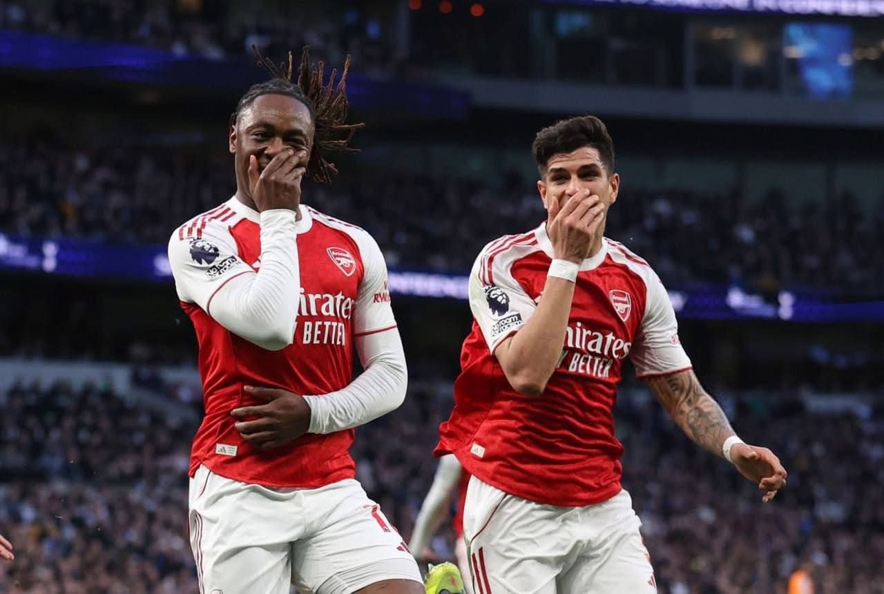 آرسنال يحسم ديربي لندن برباعية ويؤمّن صدارة الدوري الإنجليزي