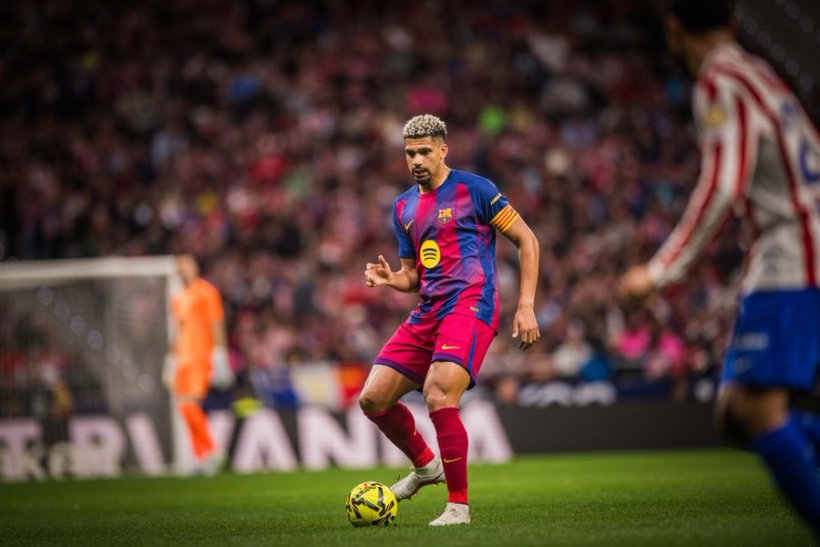 إصابة أراوخو تقلق برشلونة أمام أتلتيكو وتربك حسابات فليك