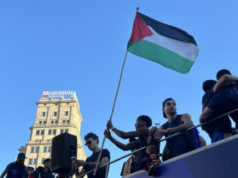 وزير الدفاع الصهيوني ينتقد يامال بعد رفعه علم فلسطين| يلا شووت