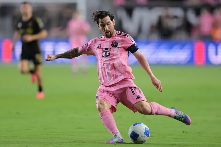 ريال مدريد يتحرّك قانونيًا في ملف نيغريرا ويطالب بكشف جميع المستندات المالية لبرشلونة