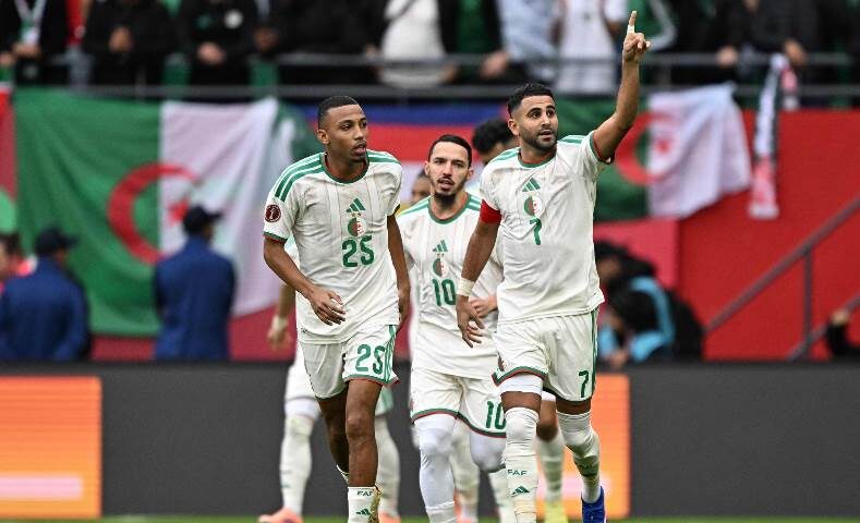 منتخب الجزائر يفتتح مشوار “الكان” بثلاثية نظيفة في شباك السودان