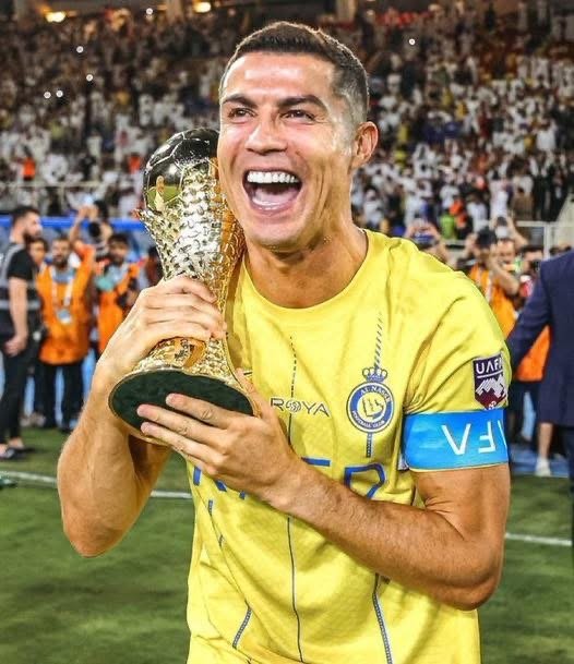اليوم نهائي ابطال اسيا مع رونالدو. ❤️