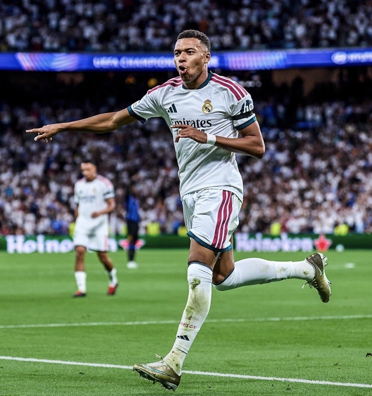 ريال مدريد يضرب بقوة في دوري الأبطال.. انتصار مثير على إنتر بنتيجة 2-١