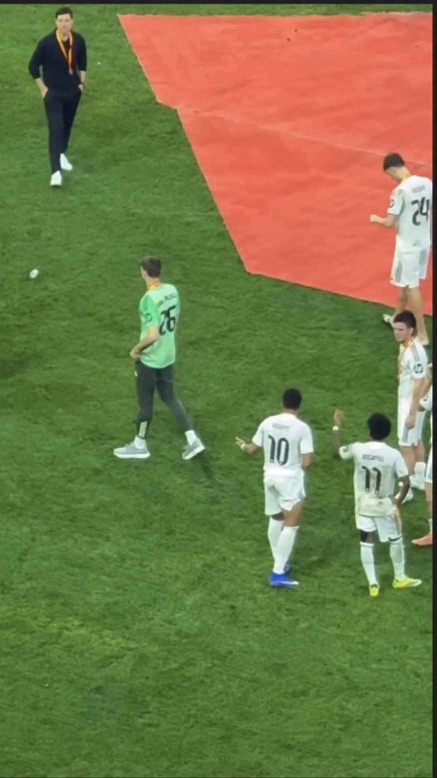 زلزال داخل ريال مدريد.. فيديو يكشف صدام ألونسو ومبابي بسبب برشلونة �